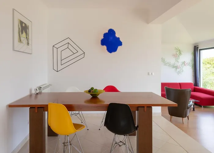 Oceanview Cliff Retreat *